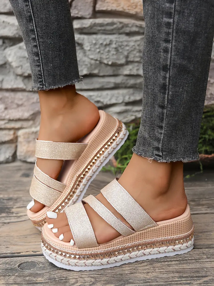 Sabela - Sandalias doradas de cuña elegantes