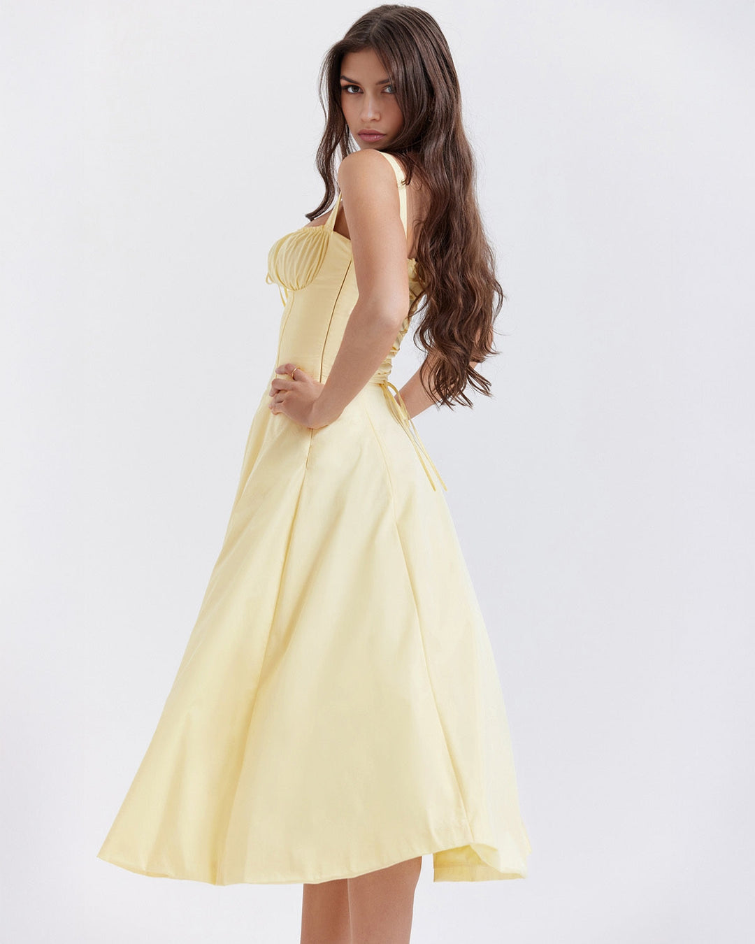 Aurora – Vestido Mini de Encanto Contemporáneo