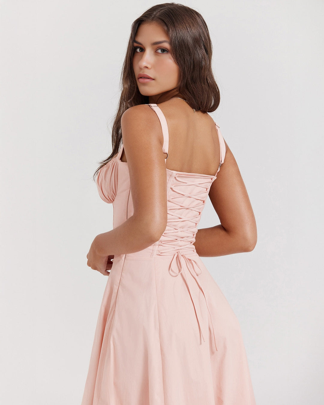 Aurora – Vestido Mini de Encanto Contemporáneo