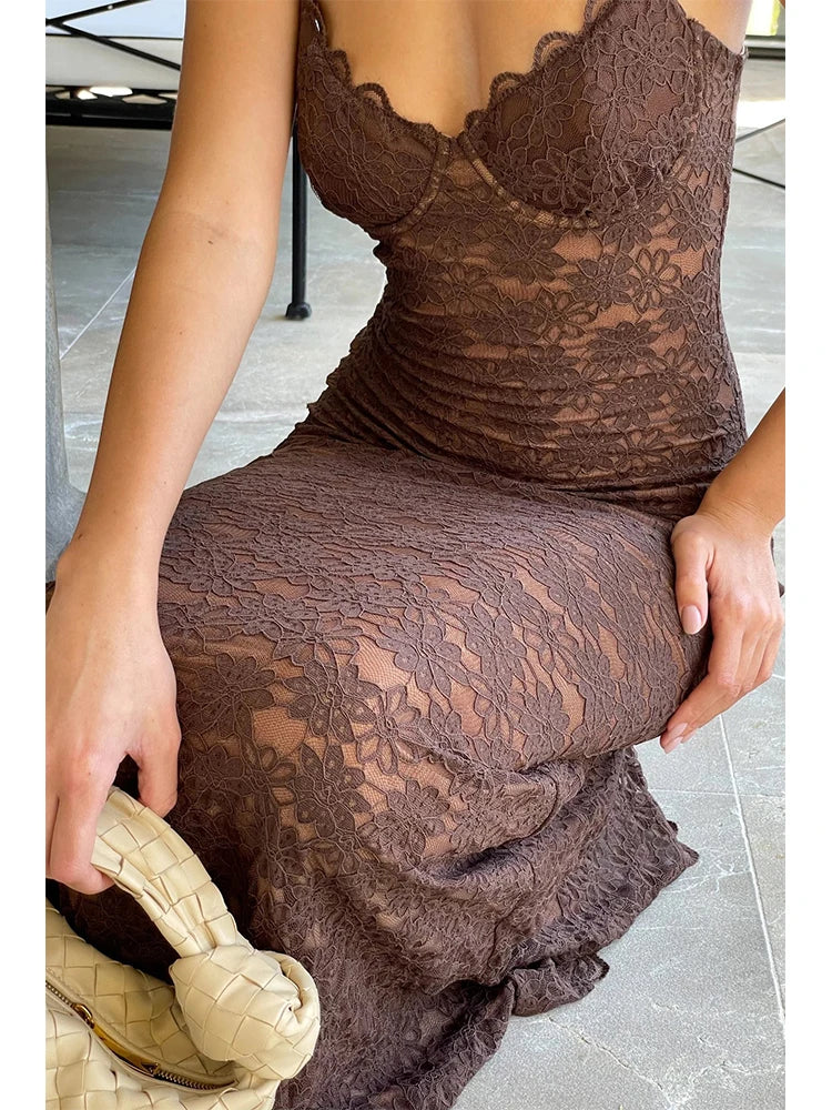 Selene – Vestido Midi de Encaje en Color Negro